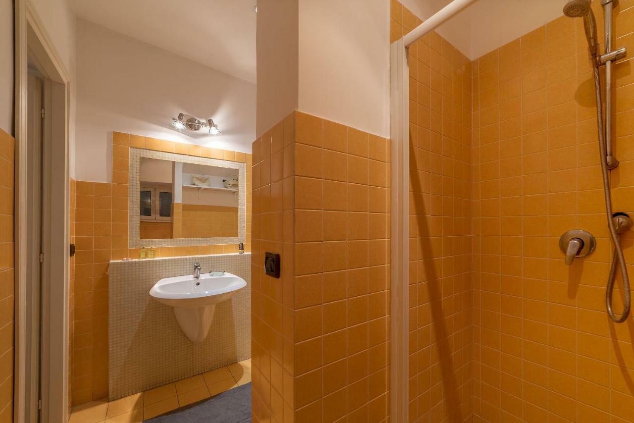 Colosseo & San Clemente Cozy Flat ローマ エクステリア 写真